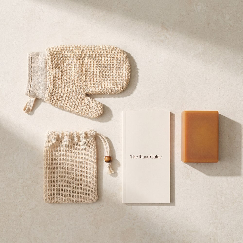 Free gifts: exfoliating glove, jute soap bag and ritual guide